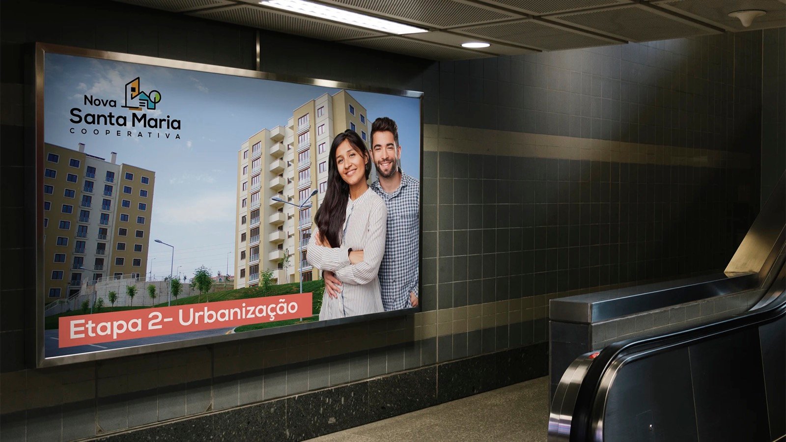 Mídia da cooperativa Nova Santa Maria em estação de metrô